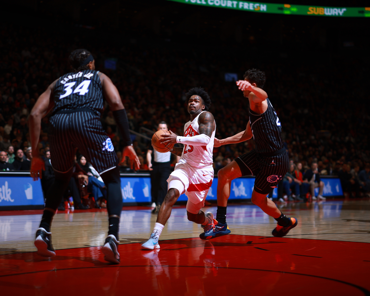 赛前费城76人备战CBA常规赛多伦多猛龙围绕欧篮联复出首秀，这一次真的东契奇连续十场比赛得分超过出色防守